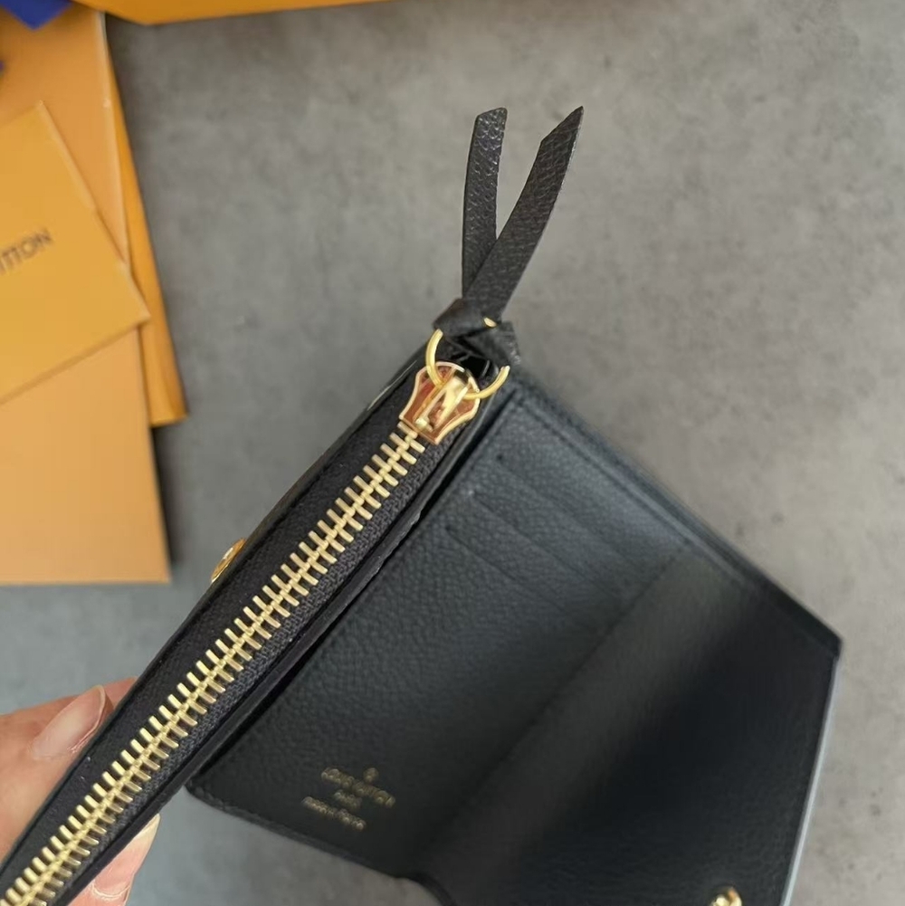 Louis Vuitton Victorine Wallet - Picture 10 of 11